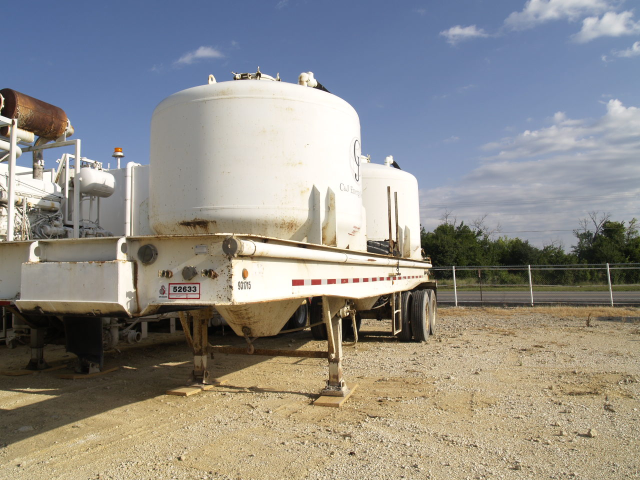 DUE 52633 TRAILERMOUNTED CEMENT HAULER Dragon Used Equipment