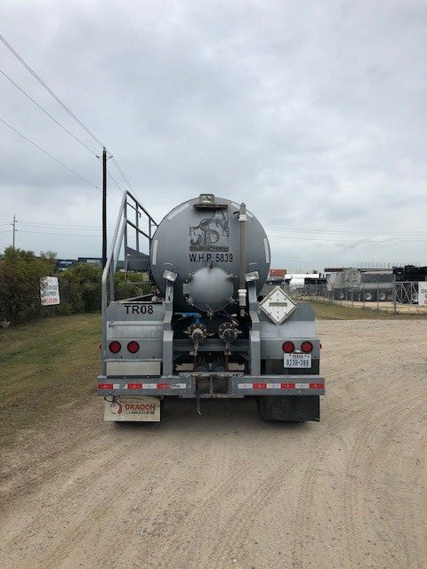 DUE 54056: DRAGON 130BBL SPRING RIDE STEEL VACUUM TRAILER